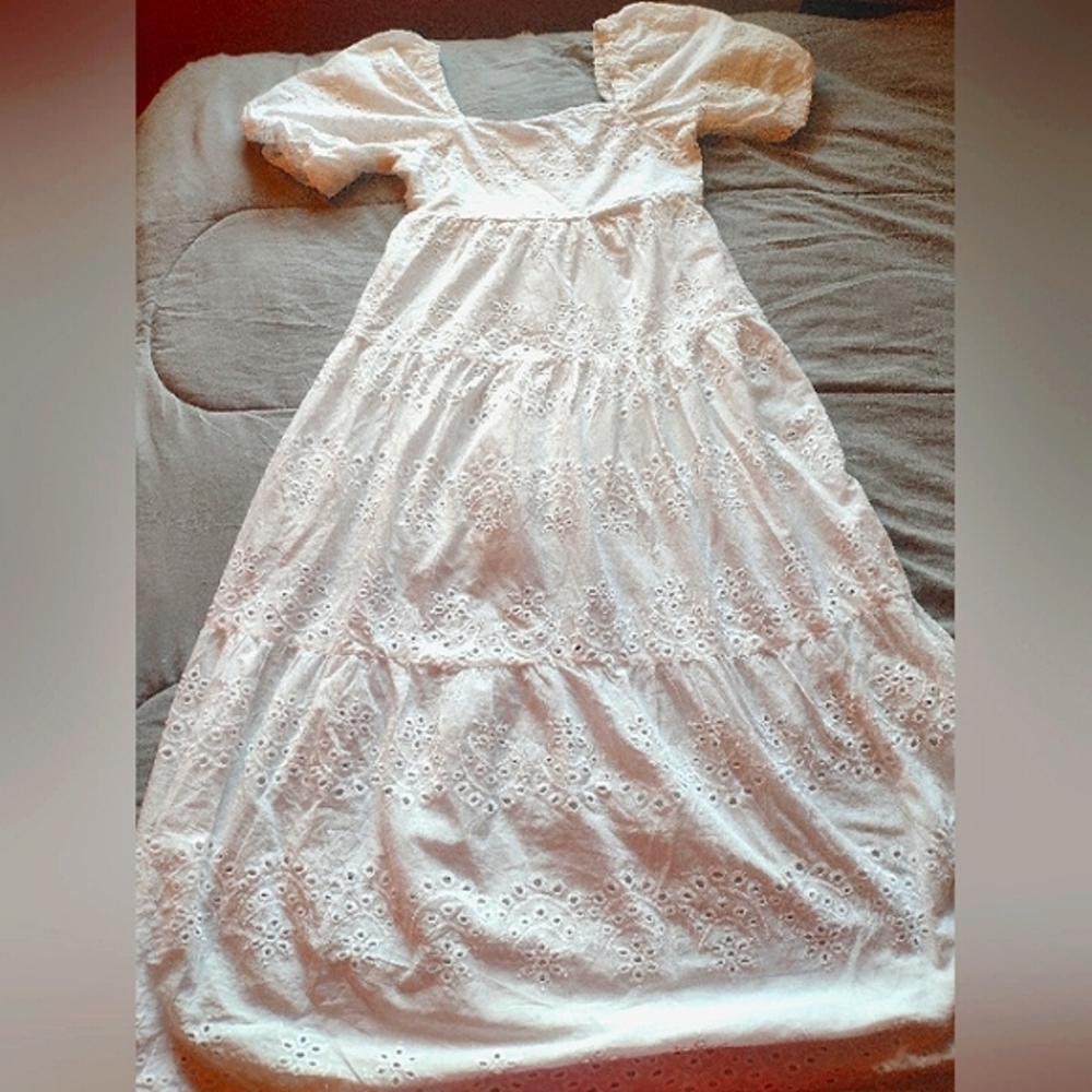 I'm selling a white dress